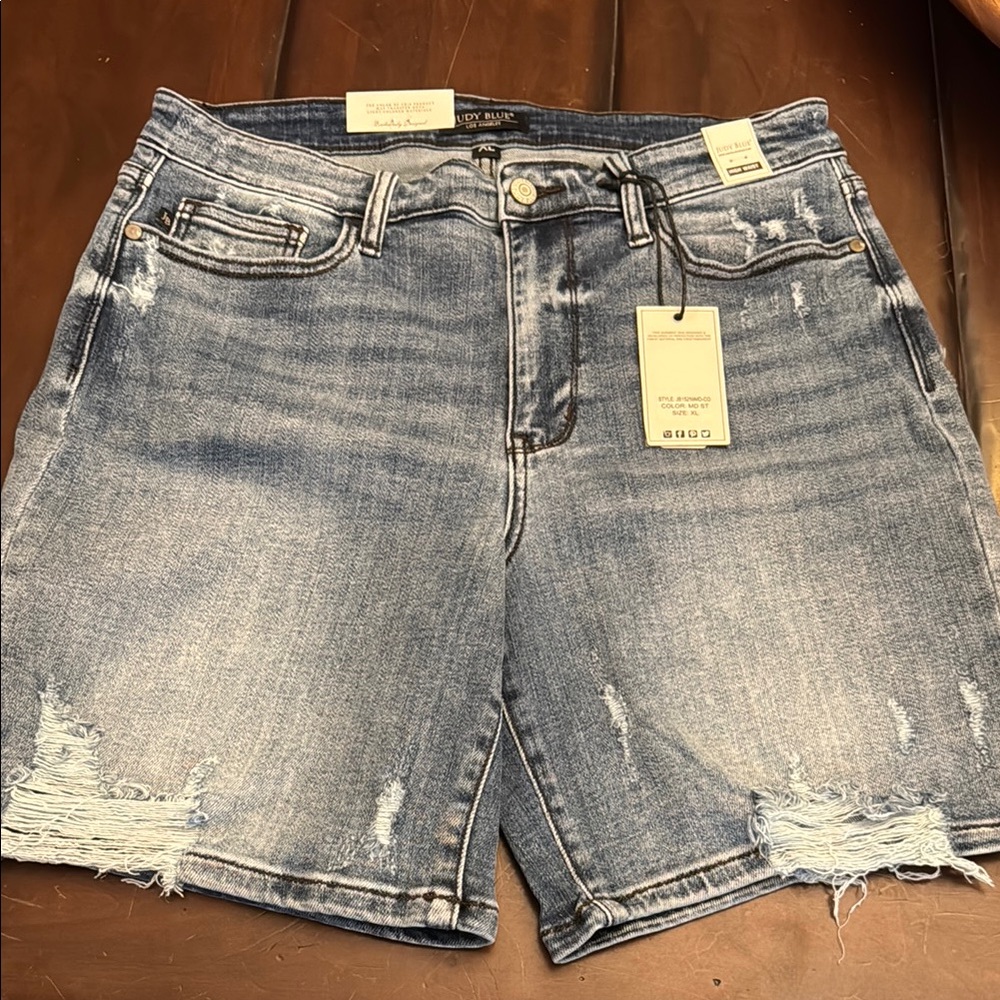 NWT Judy Blue distressed denim shorts women’s XL